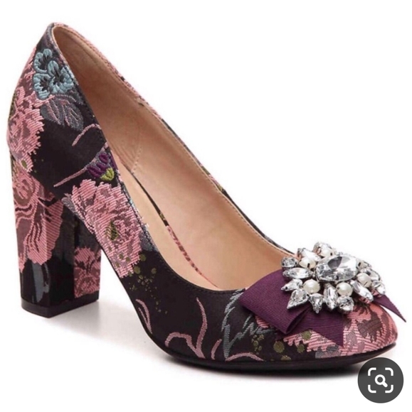 Kelly & Katie Shoes - Kelly and Katie floral jeweled chunky heels sz 7